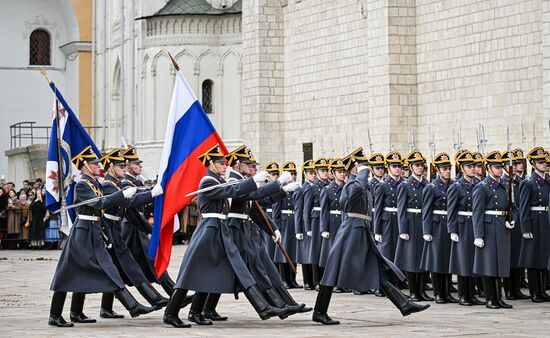 Церемония развода пеших и конных караулов Президентского полка