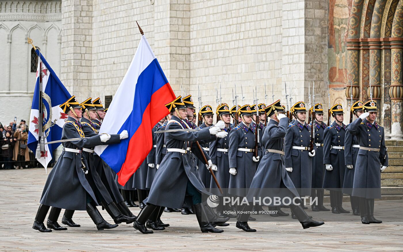Церемония развода пеших и конных караулов Президентского полка