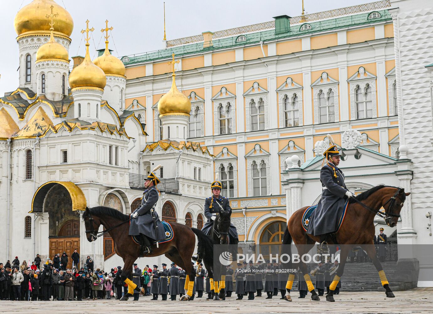 Церемония развода пеших и конных караулов Президентского полка