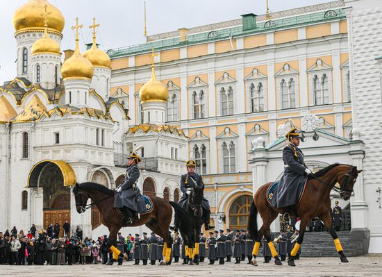 Церемония развода пеших и конных караулов Президентского полка