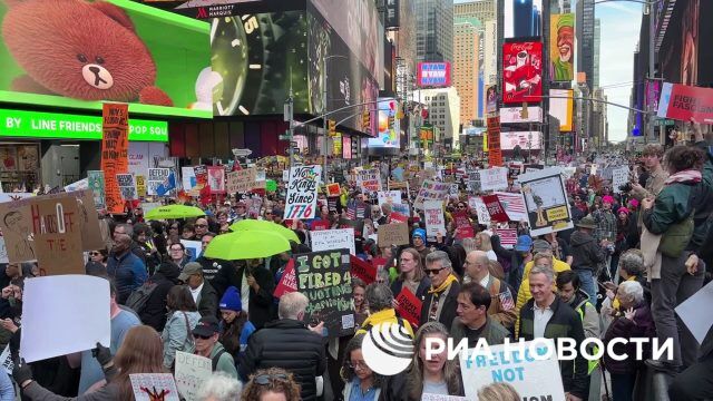 Антиправительственная акция в центре Нью-Йорка