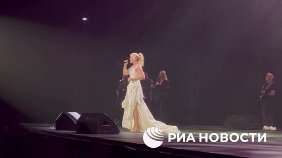 Певица Валерия представила свою песню "Исцелю" на концерте в зале "Москва"