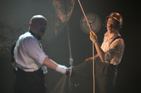 Спектакль "Старик и море"  в театре "Мастерская П.Н. Фоменко"