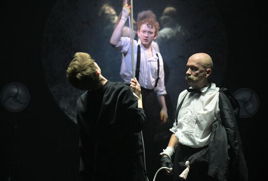 Спектакль "Старик и море"  в театре "Мастерская П.Н. Фоменко"