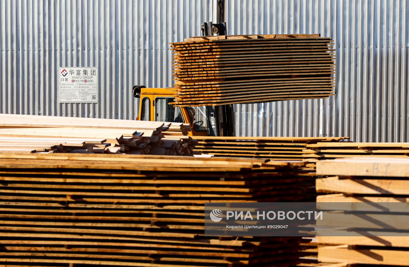 Таможенный досмотр экспортной партии бруса в Иркутске