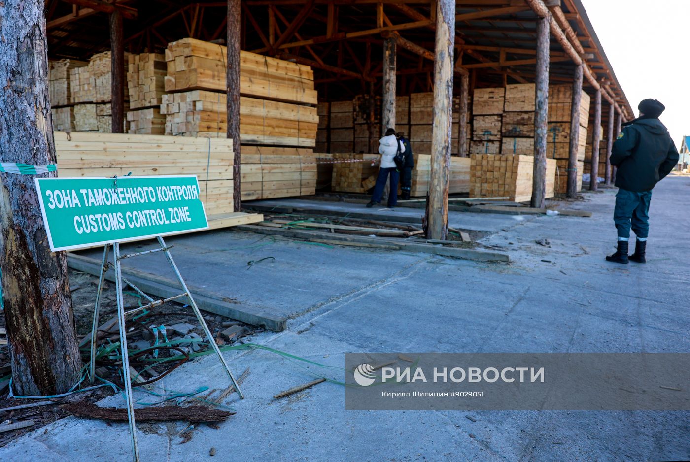 Таможенный досмотр экспортной партии бруса в Иркутске