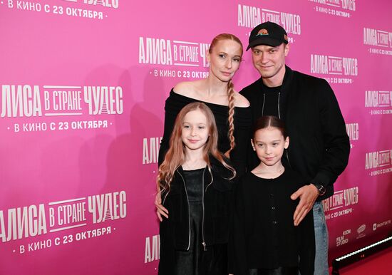 Премьера фильма "Алиса в Стране чудес" в Москве
