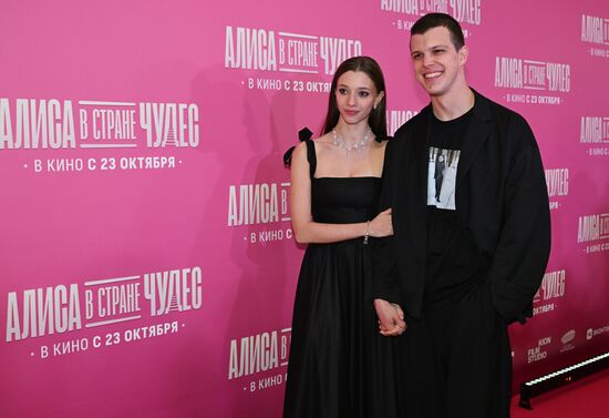 Премьера фильма "Алиса в Стране чудес" в Москве