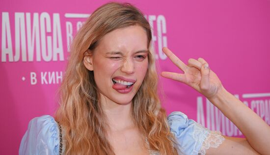 Премьера фильма "Алиса в Стране чудес" в Москве