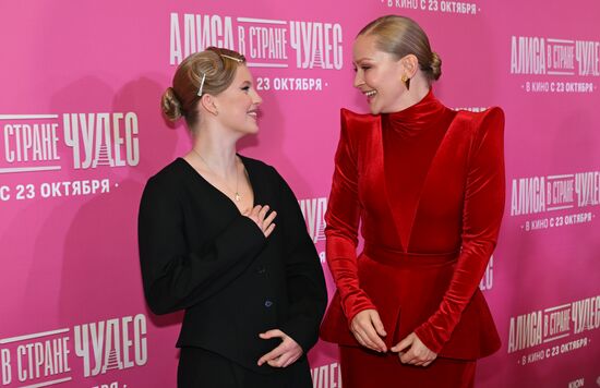 Премьера фильма "Алиса в Стране чудес" в Москве