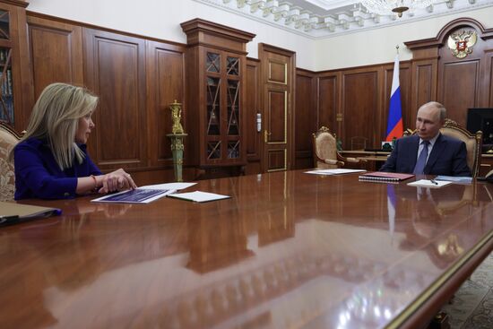 Президент Владимир Путин встретился с главой Росприроднадзора Светланой Радионовой