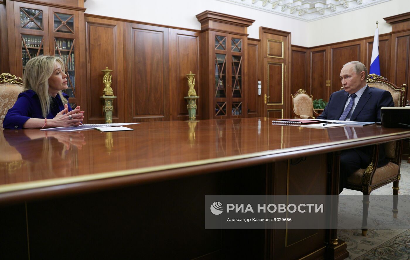 Президент Владимир Путин встретился с главой Росприроднадзора Светланой Радионовой