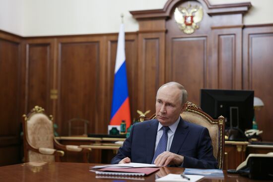 Президент Владимир Путин встретился с главой Росприроднадзора Светланой Радионовой