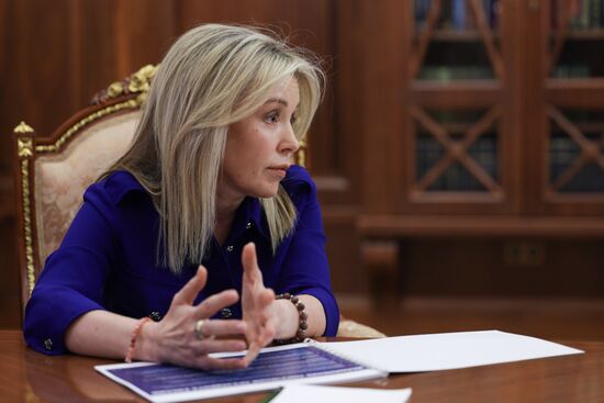 Президент Владимир Путин встретился с главой Росприроднадзора Светланой Радионовой