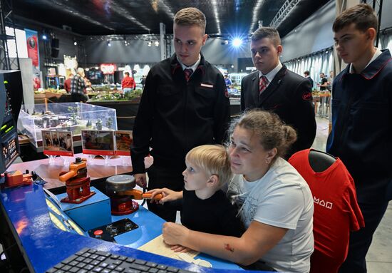 Выставка "Железнодорожная модель" на ВДНХ