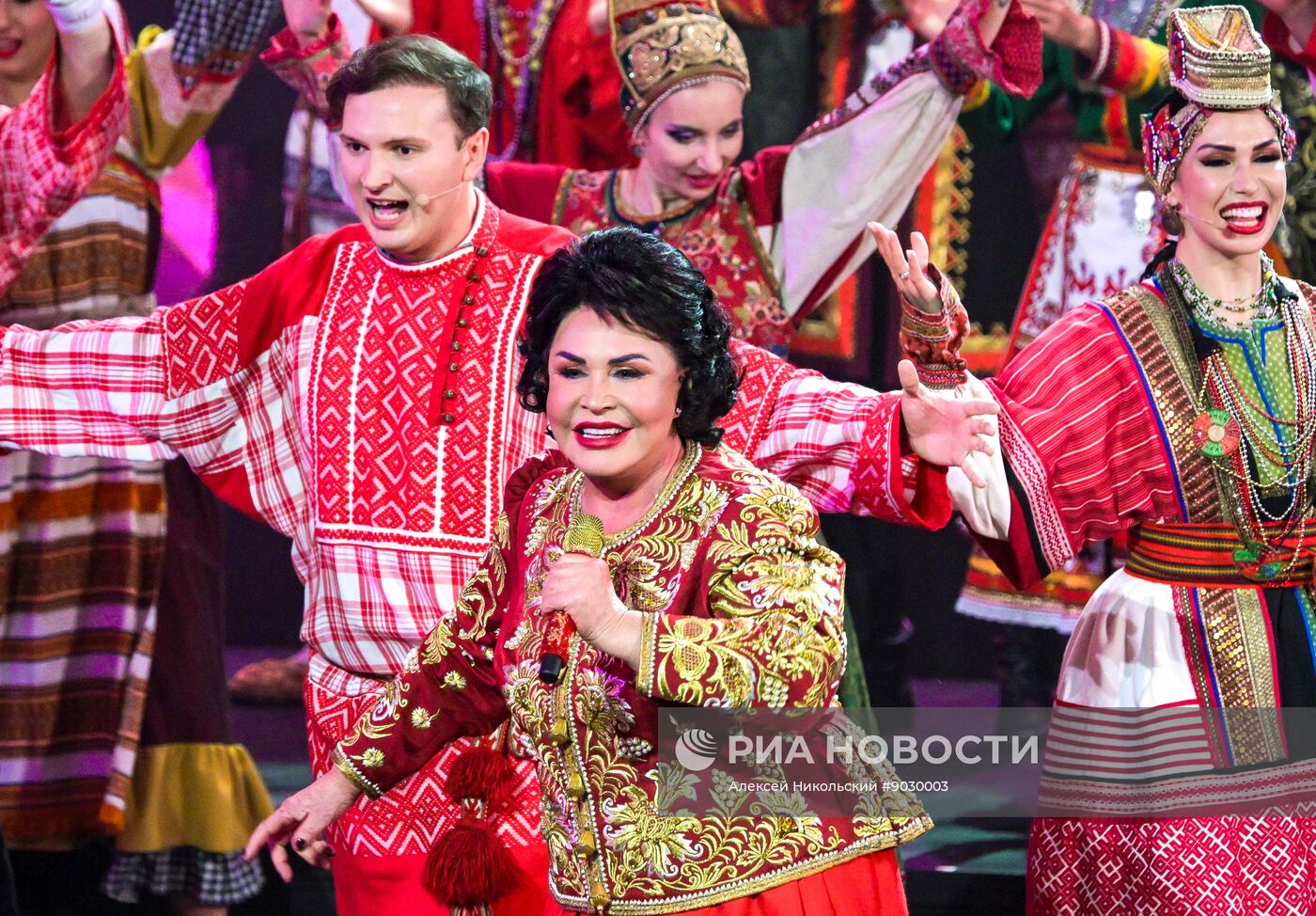 Концерт "Страна талантов" в Москве в честь 50-летия ансамбля "Русская песня"