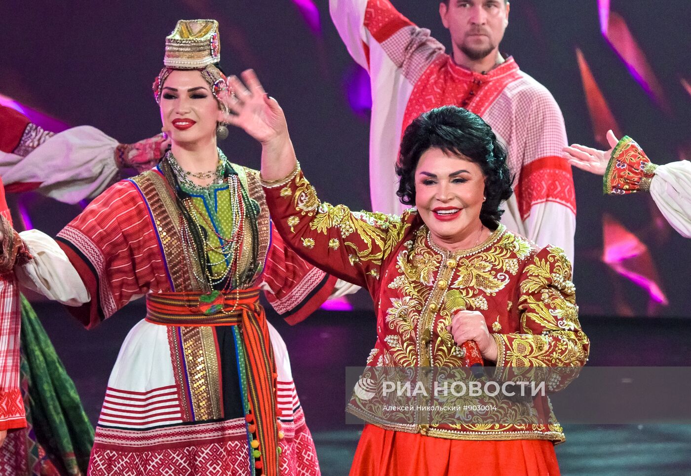 Концерт "Страна талантов" в Москве в честь 50-летия ансамбля "Русская песня"