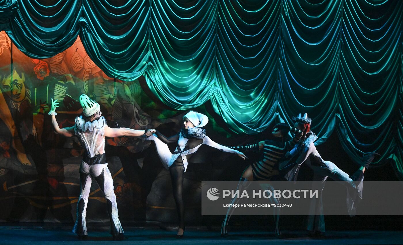 Спектакль "Abracadabra" в театре Crave в Москве