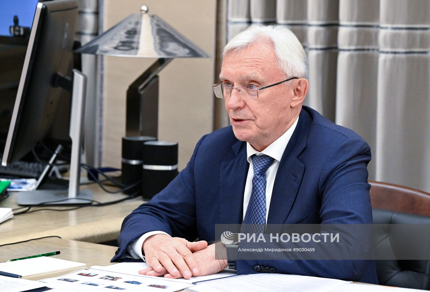 Премьер-министр Михаил Мишустин провел встречу с генеральным директором ПАО "КамАЗ" Сергеем Когогиным