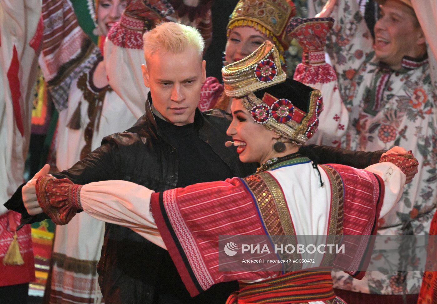 Концерт "Страна талантов" в Москве в честь 50-летия ансамбля "Русская песня"