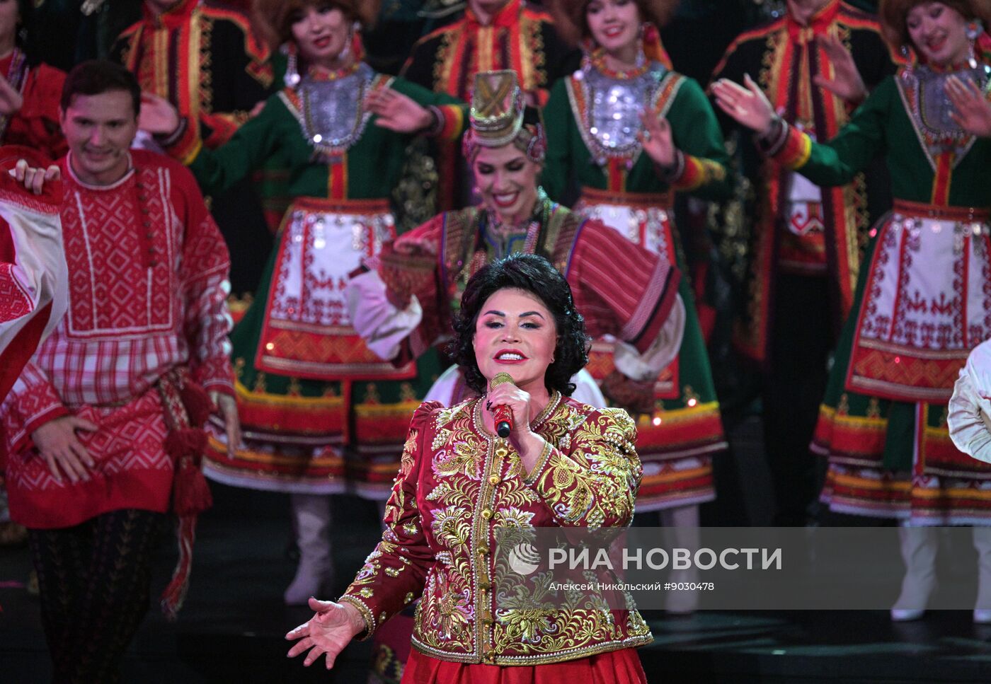 Концерт "Страна талантов" в Москве в честь 50-летия ансамбля "Русская песня"