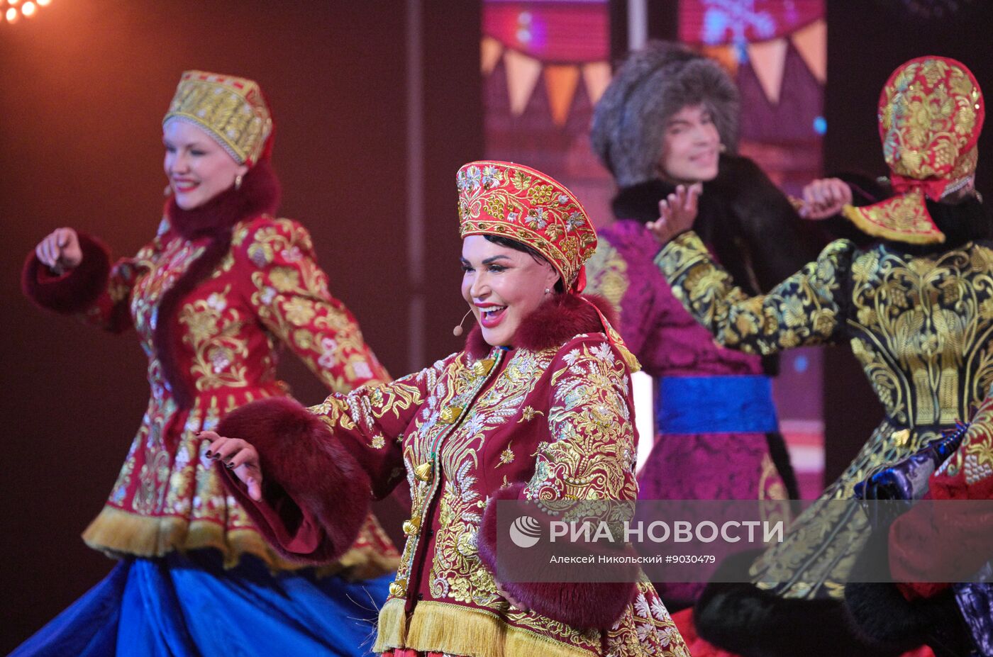 Концерт "Страна талантов" в Москве в честь 50-летия ансамбля "Русская песня"