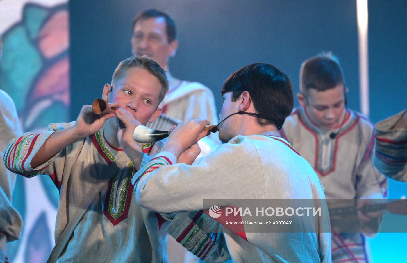 Концерт "Страна талантов" в Москве в честь 50-летия ансамбля "Русская песня"