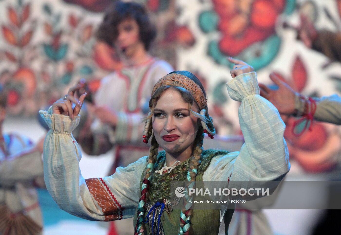 Концерт "Страна талантов" в Москве в честь 50-летия ансамбля "Русская песня"