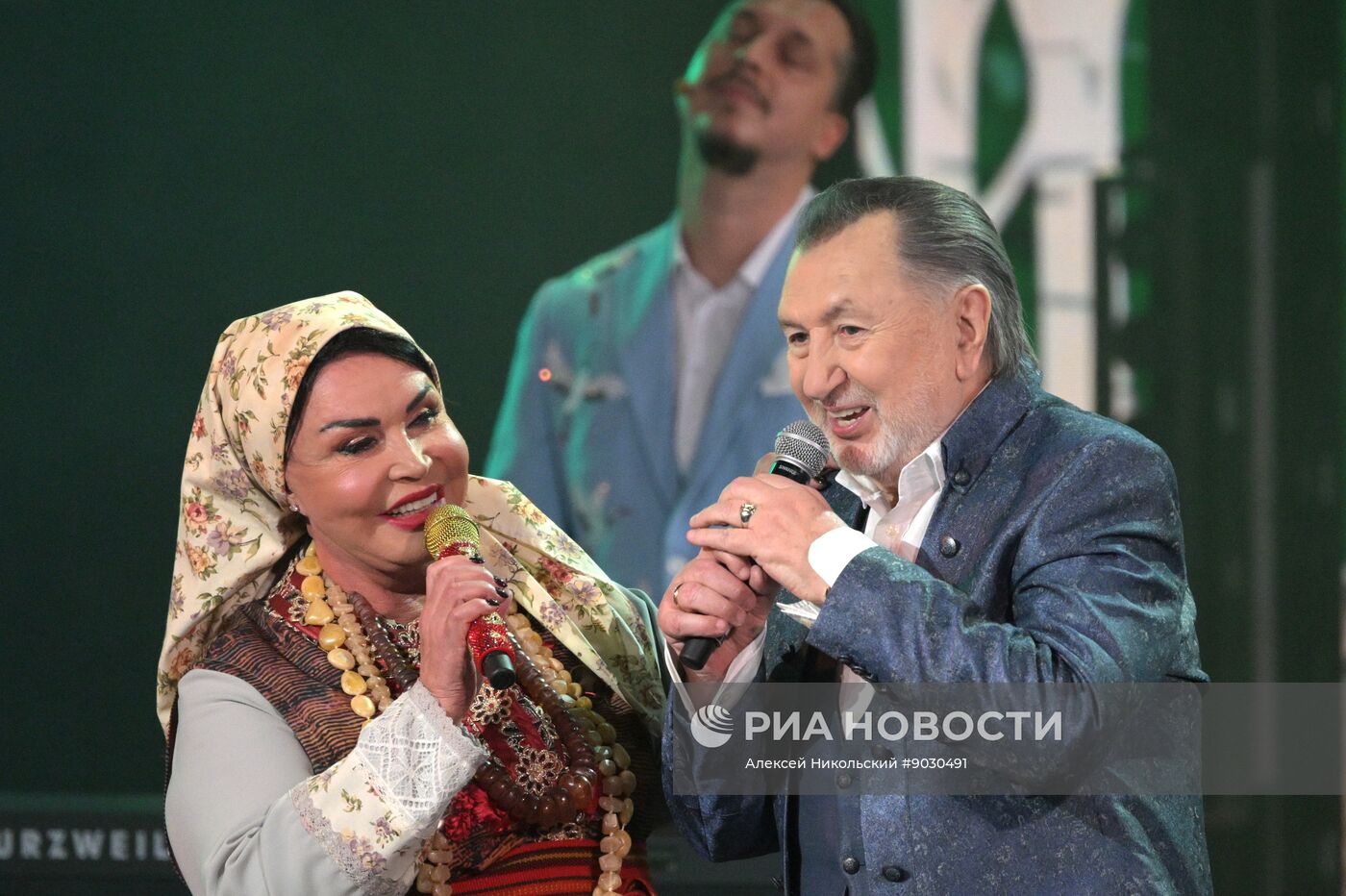 Концерт "Страна талантов" в Москве в честь 50-летия ансамбля "Русская песня"