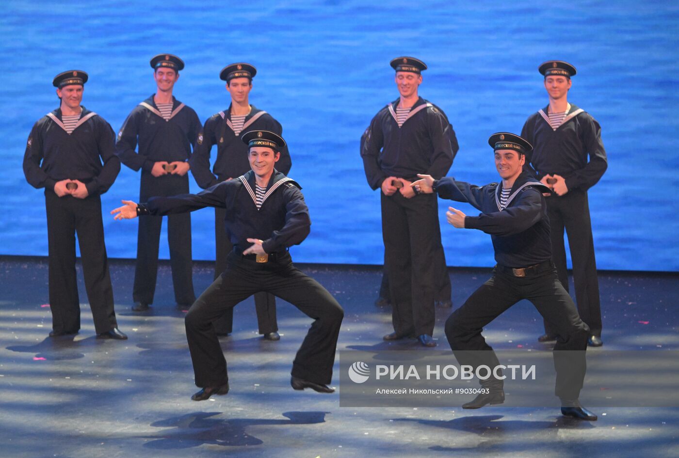 Концерт "Страна талантов" в Москве в честь 50-летия ансамбля "Русская песня"