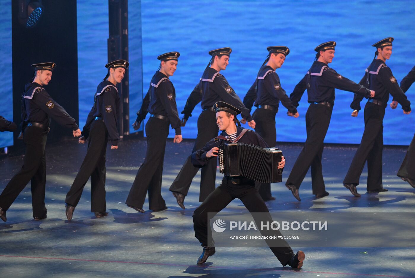 Концерт "Страна талантов" в Москве в честь 50-летия ансамбля "Русская песня"