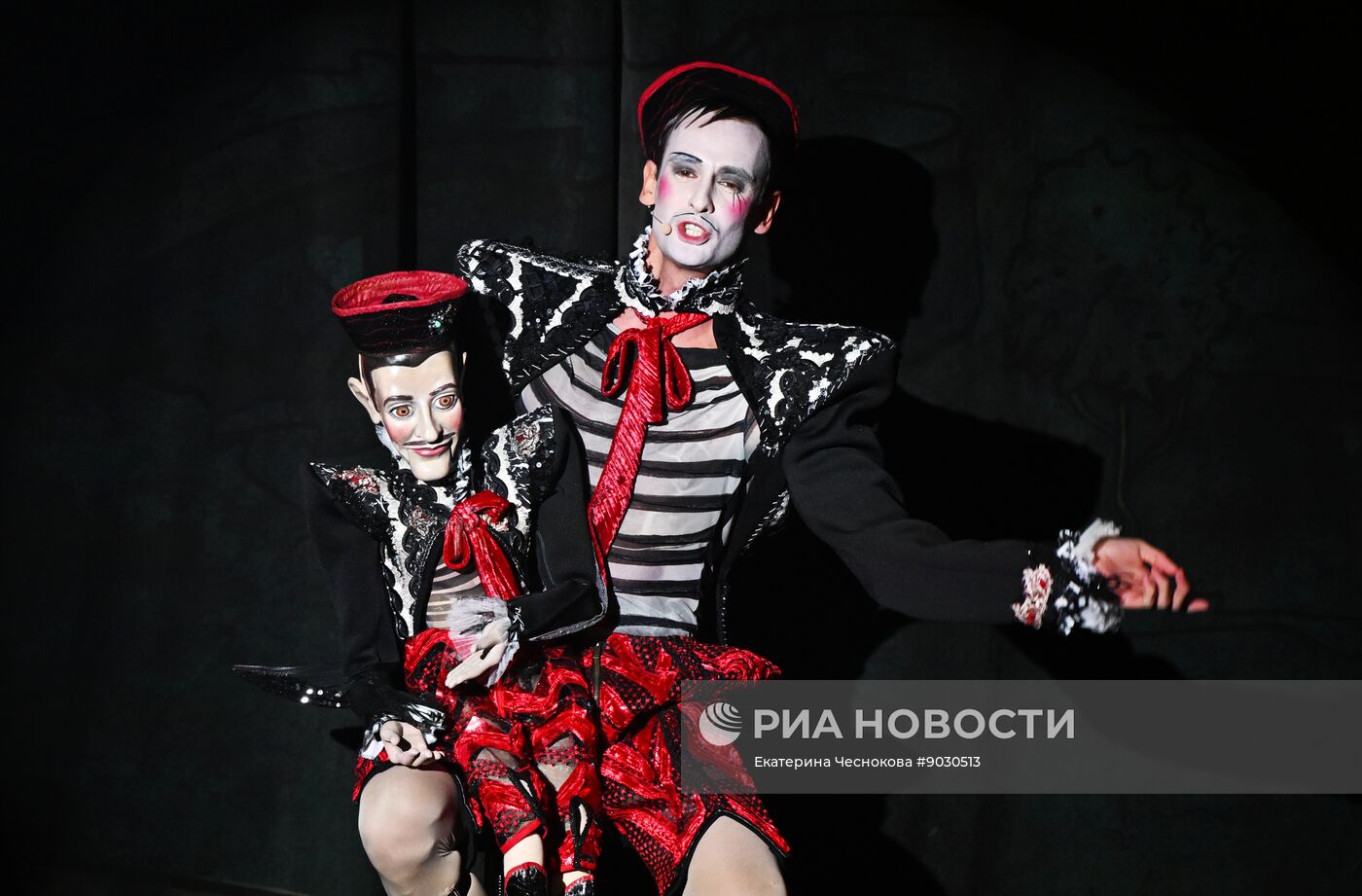 Спектакль "Abracadabra" в театре Crave в Москве