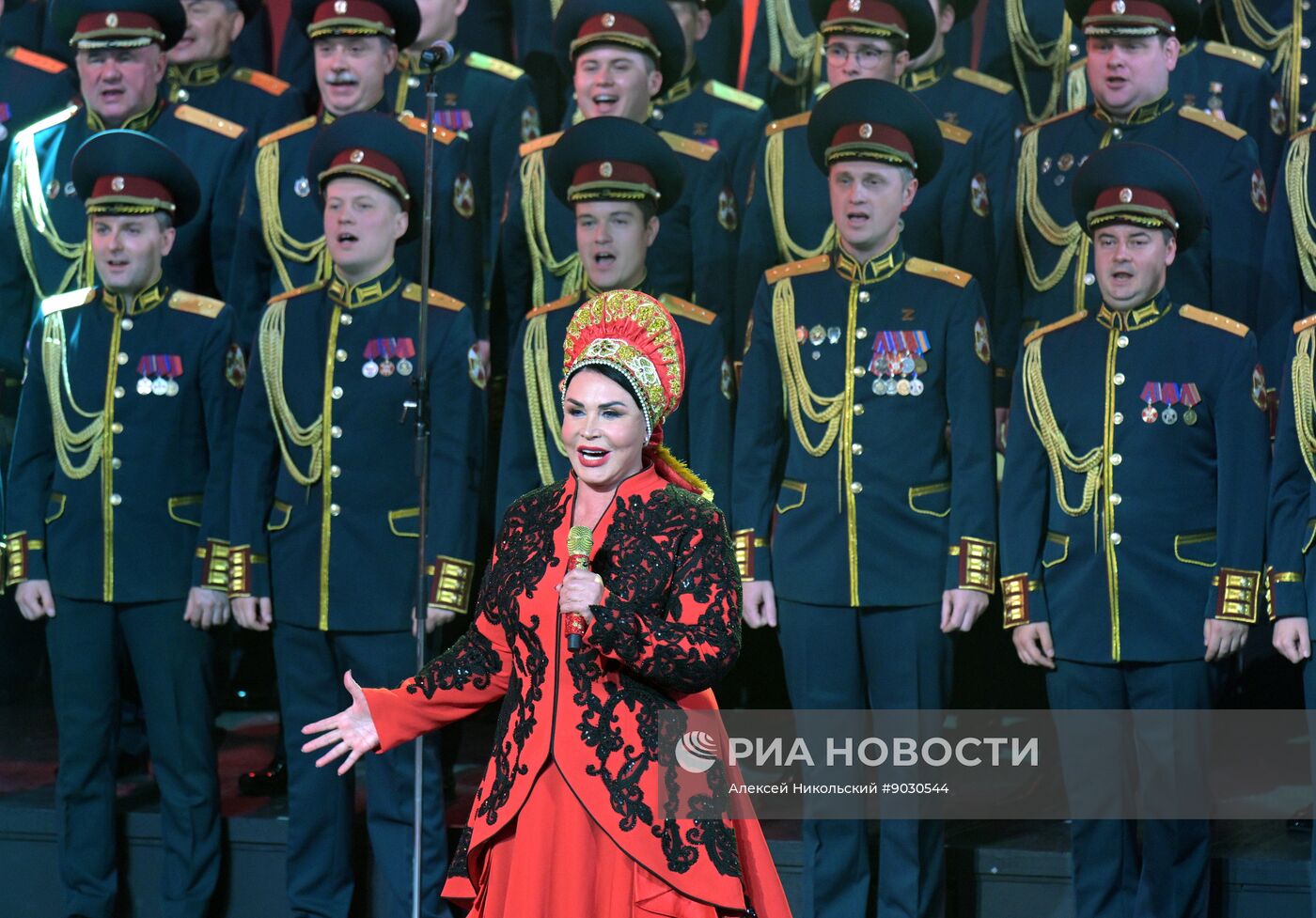 Концерт "Страна талантов" в Москве в честь 50-летия ансамбля "Русская песня"