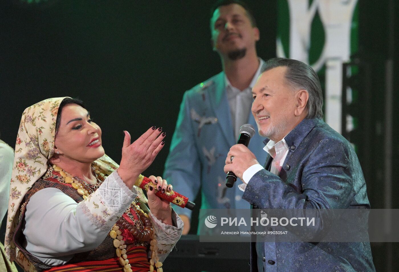 Концерт "Страна талантов" в Москве в честь 50-летия ансамбля "Русская песня"