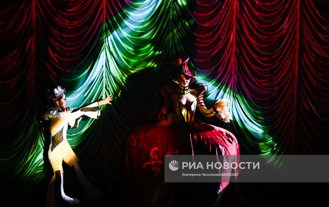 Спектакль "Abracadabra" в театре Crave в Москве