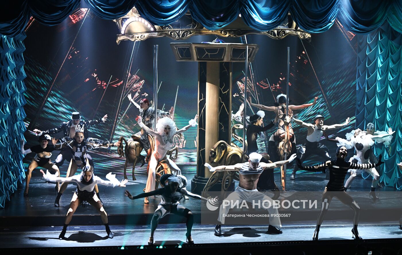 Спектакль "Abracadabra" в театре Crave в Москве