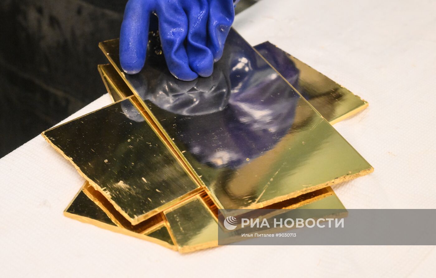 Производство золотых слитков на Московском монетном дворе