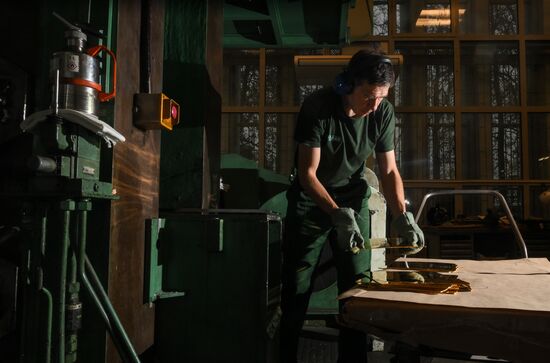 Производство золотых слитков на Московском монетном дворе