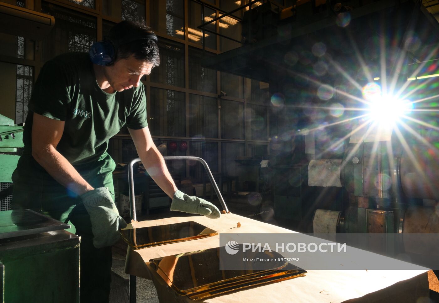 Производство золотых слитков на Московском монетном дворе