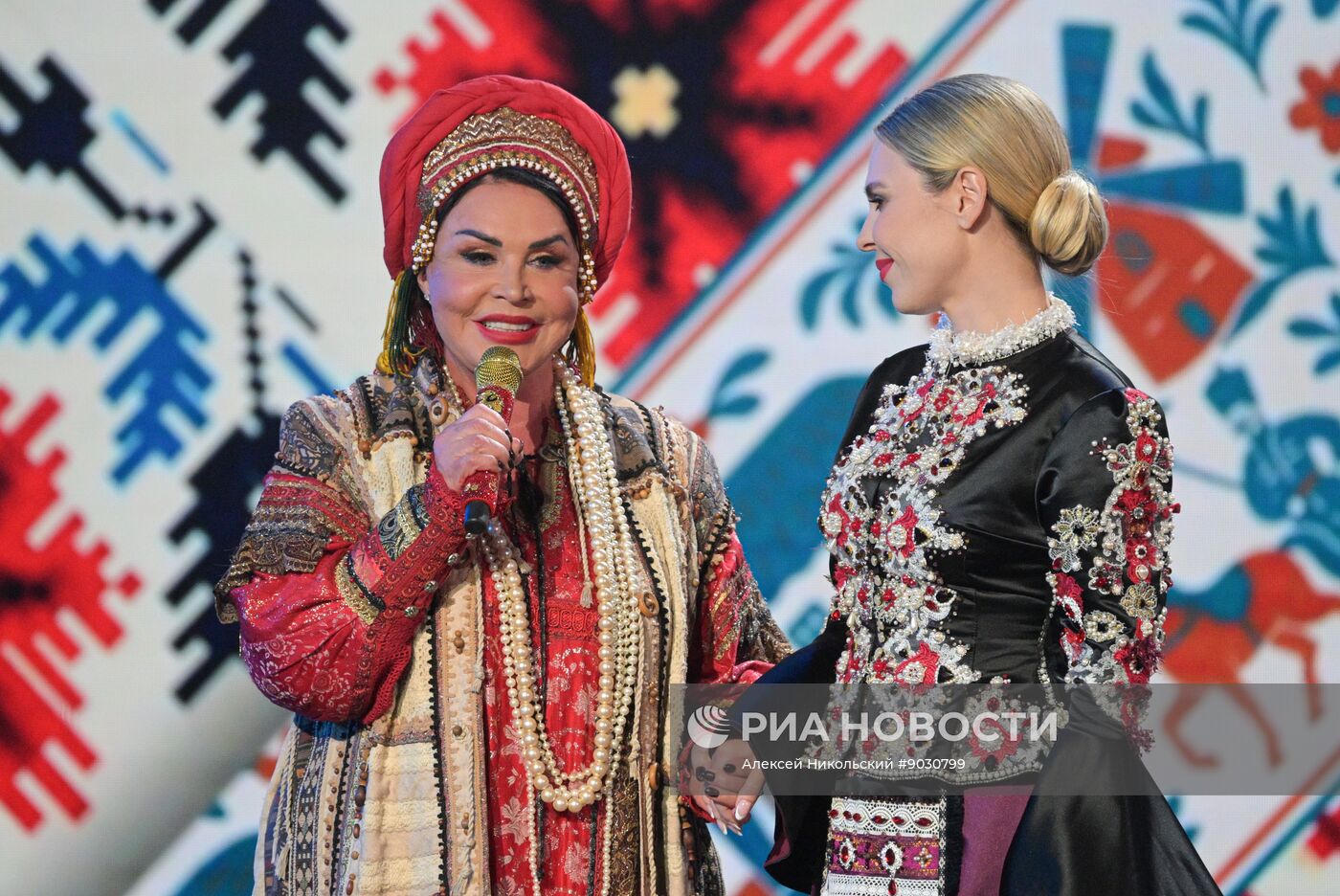 Концерт "Страна талантов" в Москве в честь 50-летия ансамбля "Русская песня"