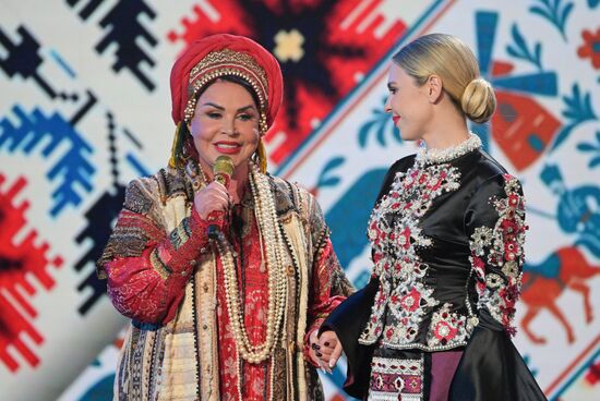 Концерт "Страна талантов" в Москве в честь 50-летия ансамбля "Русская песня"