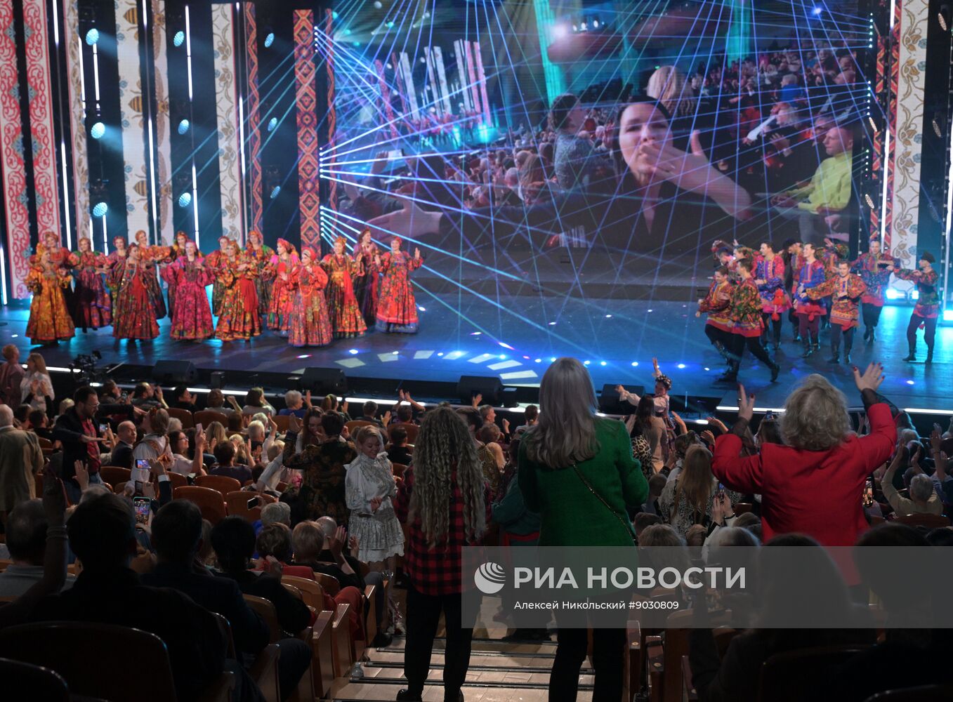 Концерт "Страна талантов" в Москве в честь 50-летия ансамбля "Русская песня"