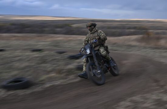 Тренировка подразделения спецназа группировки "Центр"