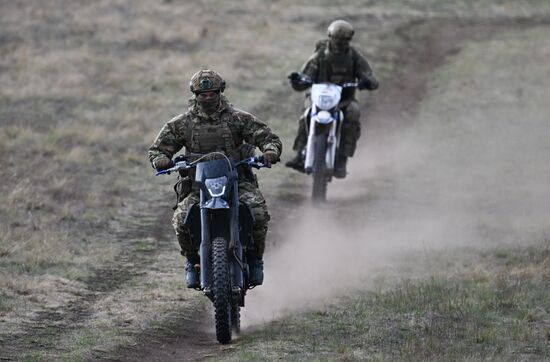 Тренировка подразделения спецназа группировки "Центр"