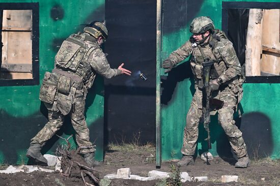 Тренировка подразделения спецназа группировки "Центр"