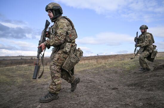Тренировка подразделения спецназа группировки "Центр"
