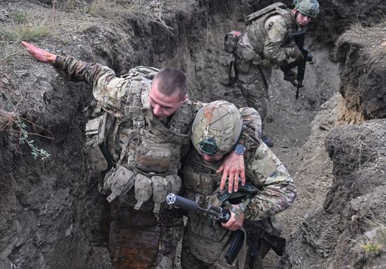 Тренировка подразделения спецназа группировки "Центр"