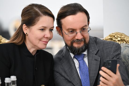 Заседание Совета при президенте РФ по реализации государственной демографической и семейной политики