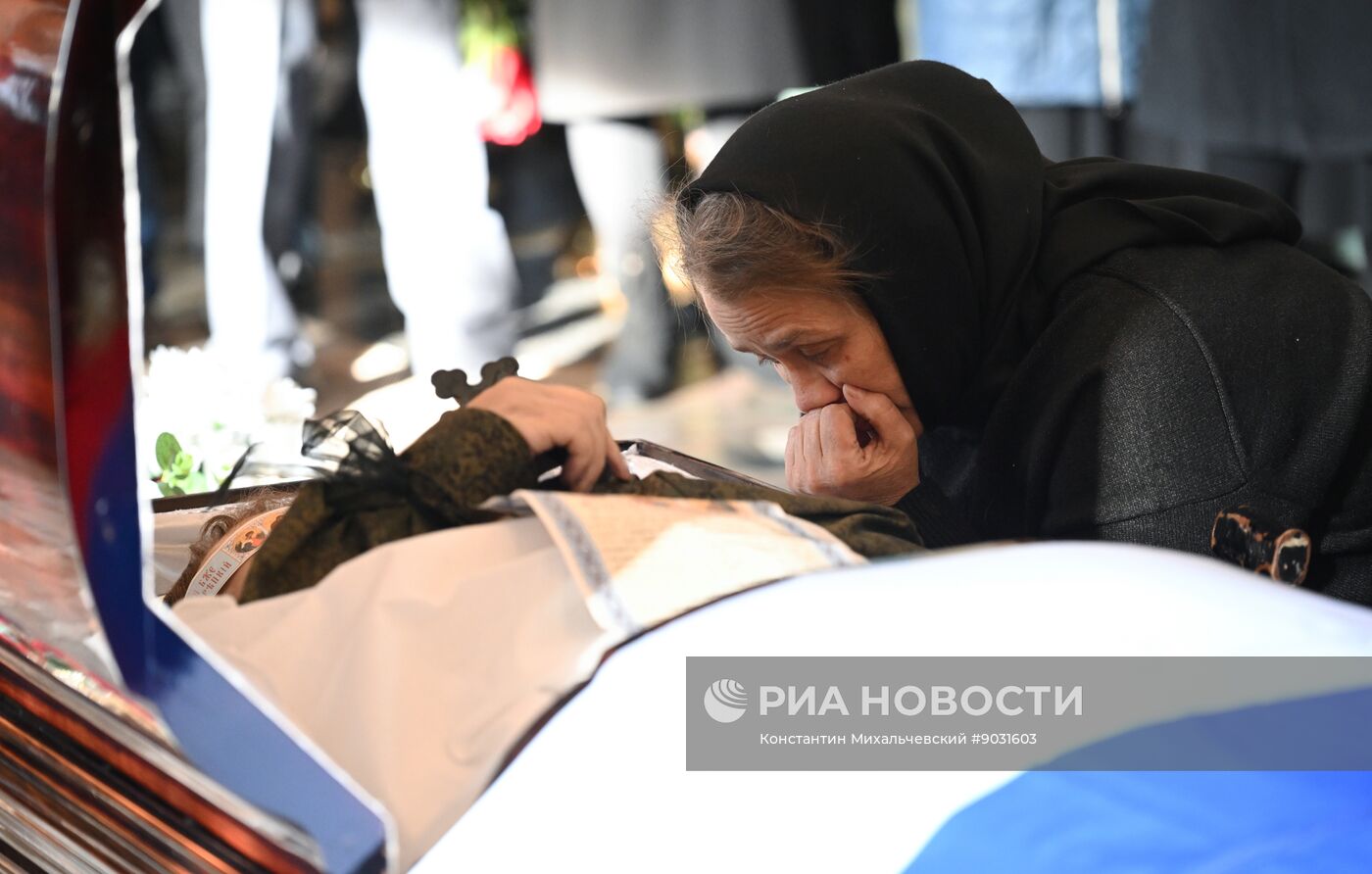 Прощание с военкором РИА Новости Иваном Зуевым