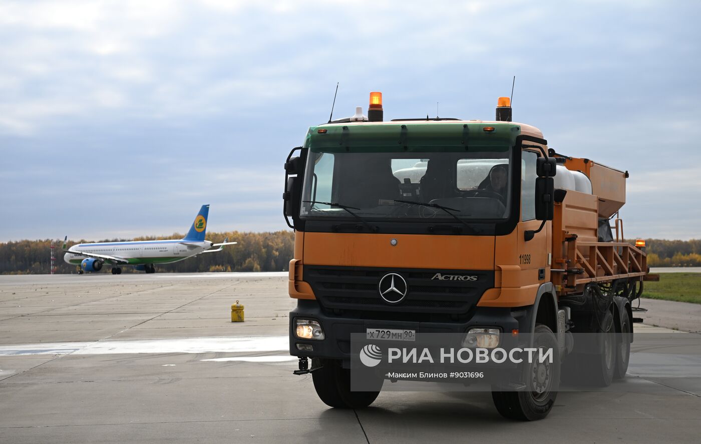 Парад зимней техники в аэропорту Домодедово